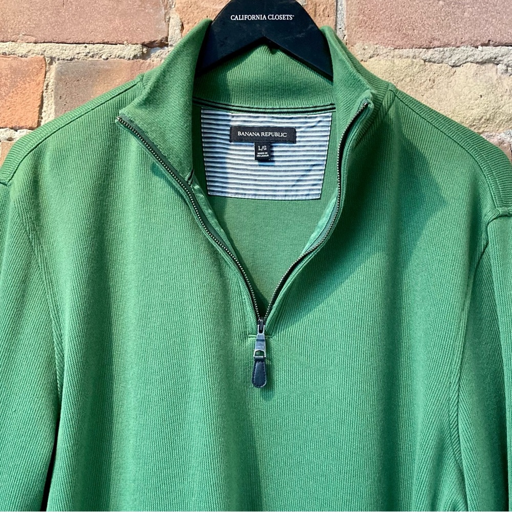 Men’s Banana Republic 1/4 Zip Up Pullover, with Grey Elbow Patches. Size: Large
